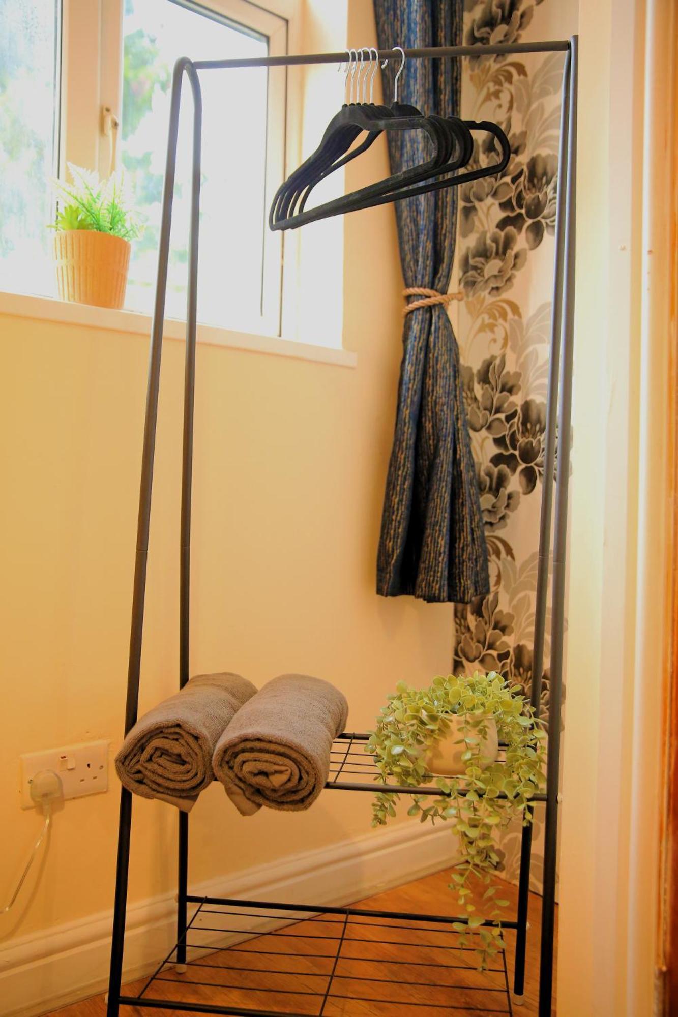 Homestay Serenity Luton Near Mall