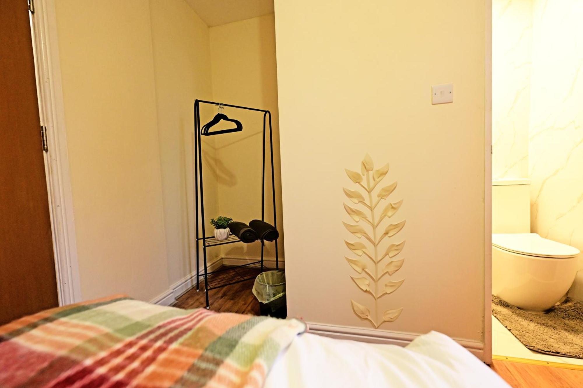 Homestay Serenity Luton Near Mall