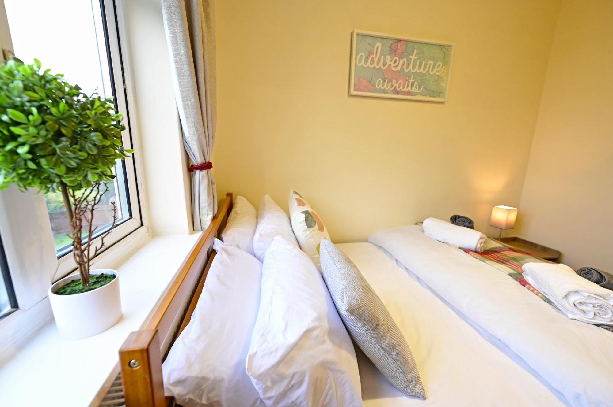 Homestay Serenity Luton Near Mall *